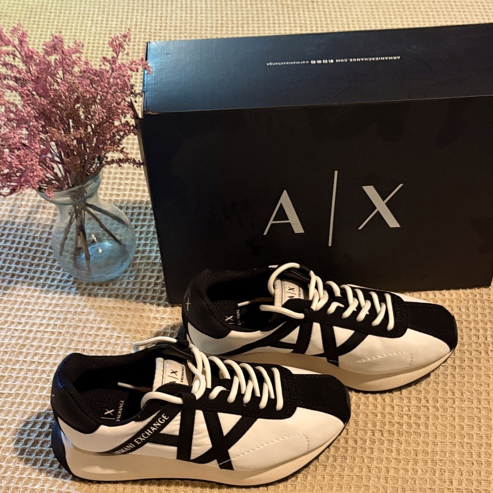 Unisex Armani Exchange Classic Sneakers - Men’s size 6 / Women’s size 8.5
